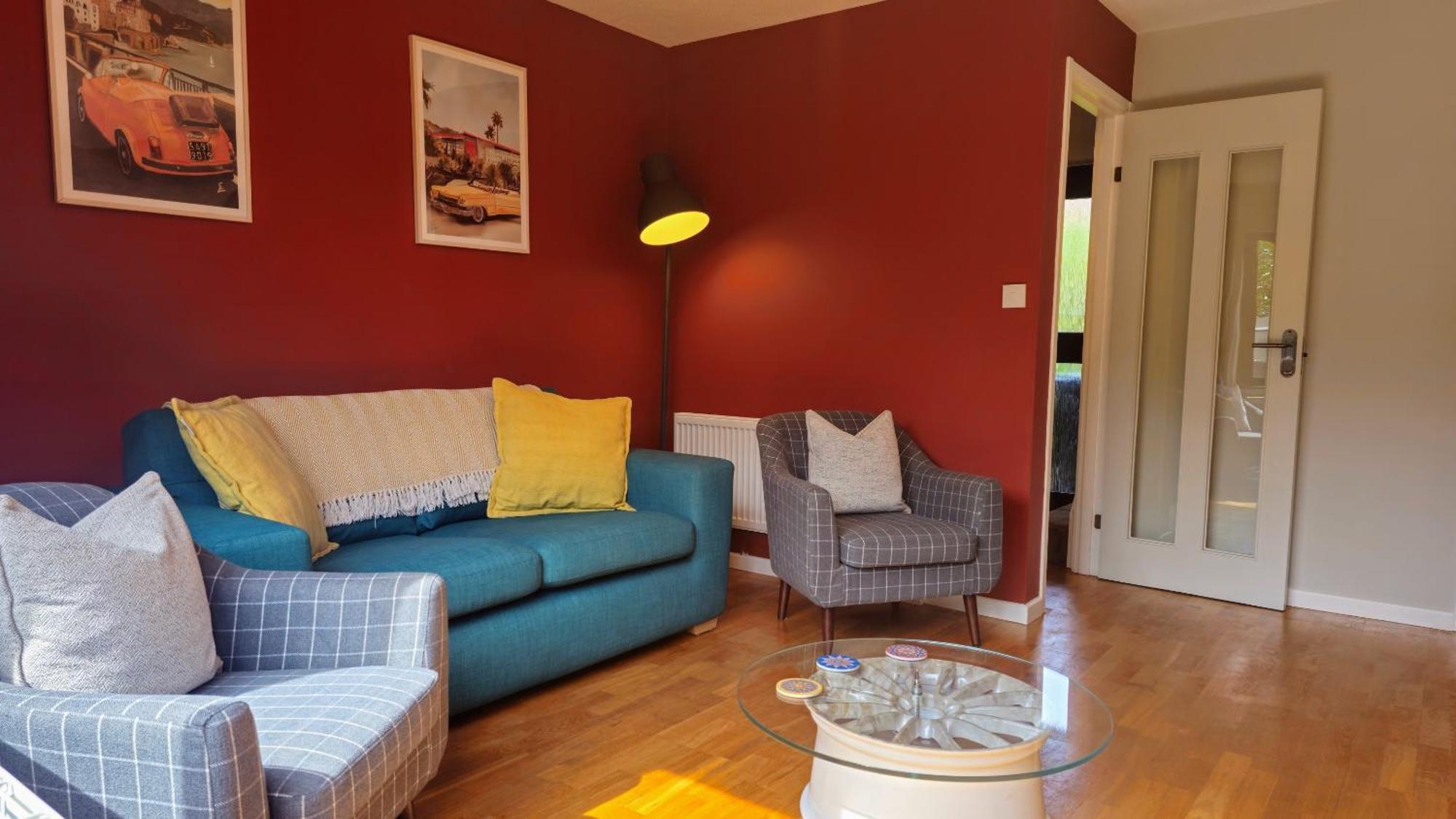 Grassmere - 3 Bed House With Private Garden Horley Bagian luar foto