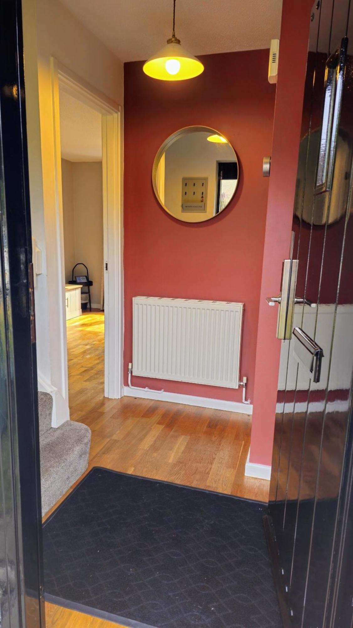 Grassmere - 3 Bed House With Private Garden Horley Bagian luar foto